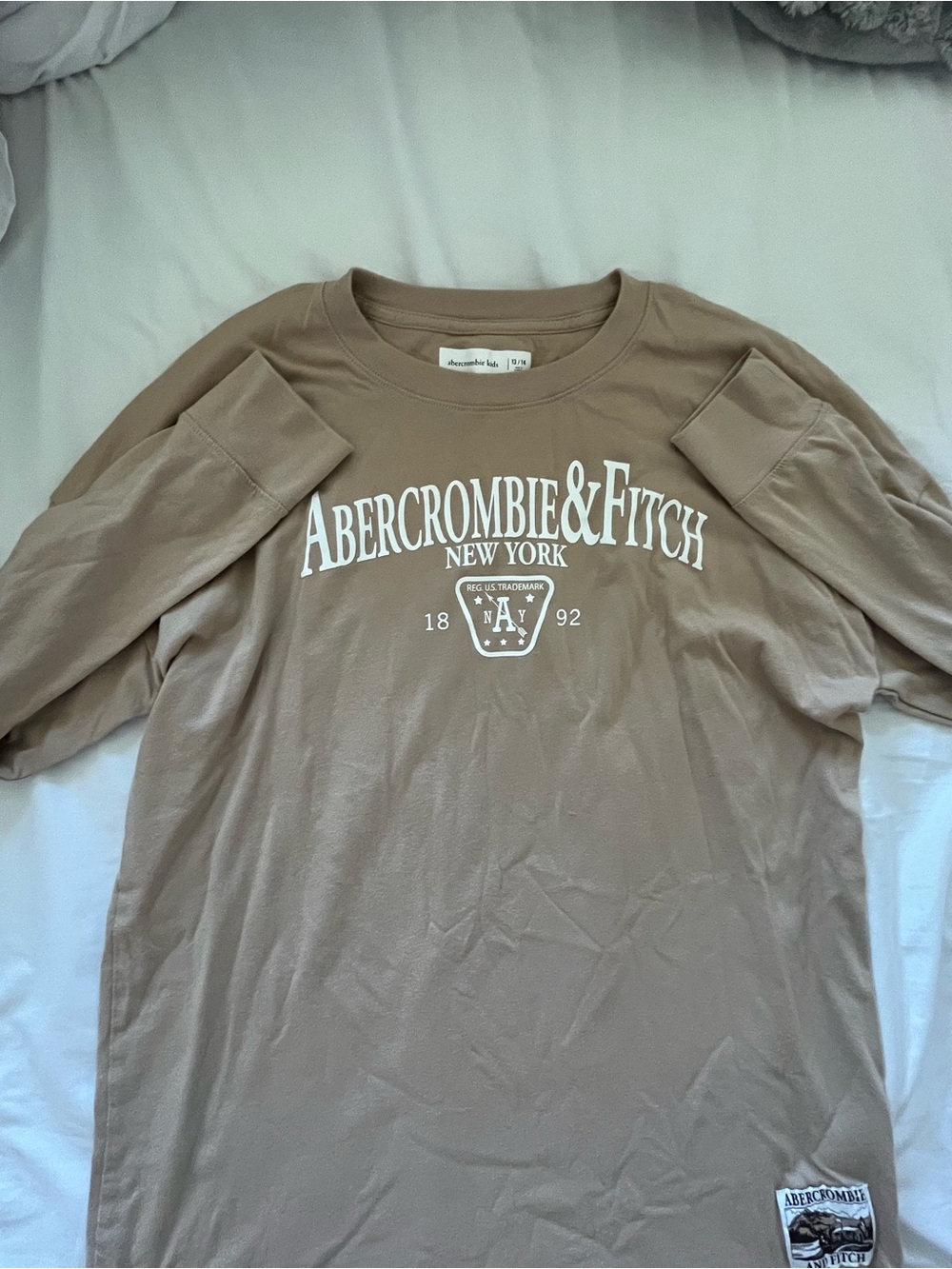 abercrombie kids Crewneck Tee in Light Taupe